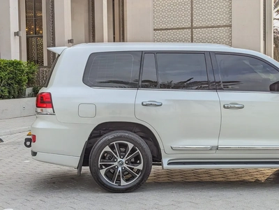 TOYOTA LAND CRUISER 2020 GXR GRAND TOURING V8 FULL OPTION GCC IN EXCELLENT CONDITION-10