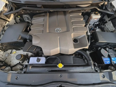 TOYOTA LAND CRUISER 2020 GXR GRAND TOURING V8 FULL OPTION GCC IN EXCELLENT CONDITION-11