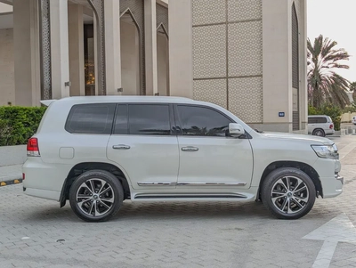TOYOTA LAND CRUISER 2020 GXR GRAND TOURING V8 FULL OPTION GCC IN EXCELLENT CONDITION-16