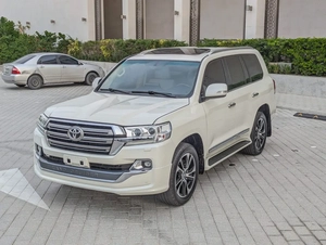 TOYOTA LAND CRUISER 2020 GXR GRAND TOURING V8 FULL OPTION GCC IN EXCELLENT CONDITION