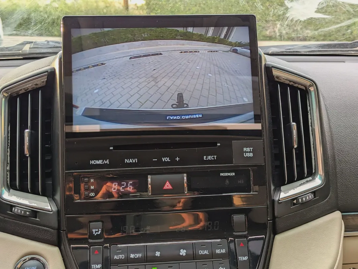 TOYOTA LAND CRUISER 2020 GXR GRAND TOURING V8 FULL OPTION GCC IN EXCELLENT CONDITION-5-5