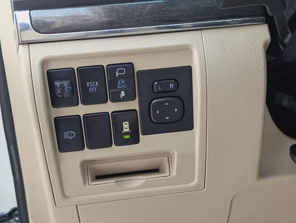 TOYOTA LAND CRUISER 2020 GXR GRAND TOURING V8 FULL OPTION GCC IN EXCELLENT CONDITION