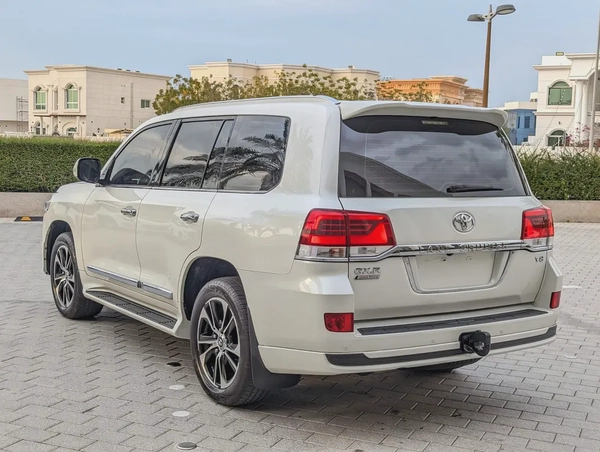 TOYOTA LAND CRUISER 2020 GXR GRAND TOURING V8 FULL OPTION GCC IN EXCELLENT CONDITION
