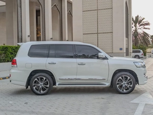 TOYOTA LAND CRUISER 2020 GXR GRAND TOURING V8 FULL OPTION GCC IN EXCELLENT CONDITION