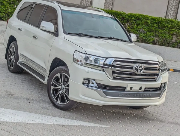 TOYOTA LAND CRUISER 2020 GXR GRAND TOURING V8 FULL OPTION GCC IN EXCELLENT CONDITION