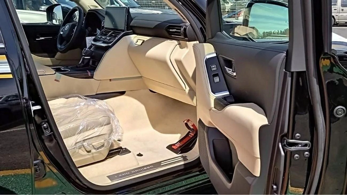 Toyota Land Cruiser VXR TOYOTA LANDCRUISER VXR FULL OPTION