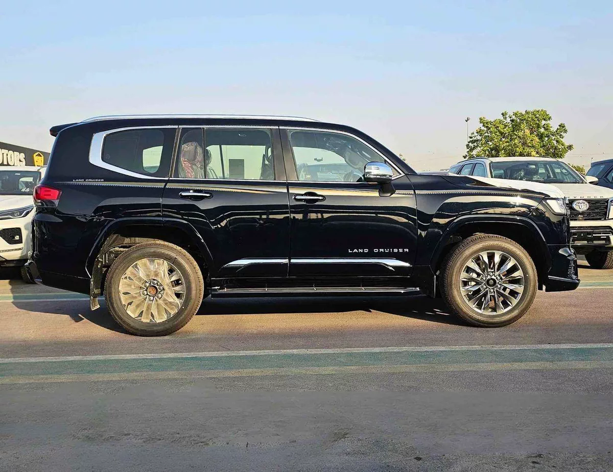 Toyota Land Cruiser VXR 3.3L Diesel Top Variant With RADAR | HUD | BIG DVD | JBL | GCC Specs (CODE # VXR-Z)-3-0