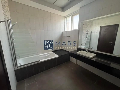 | Luxerious 4 Bedroom Villa | Big Garden |-9