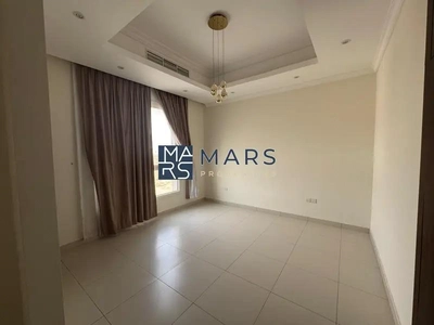 | Luxerious 4 Bedroom Villa | Big Garden |-11