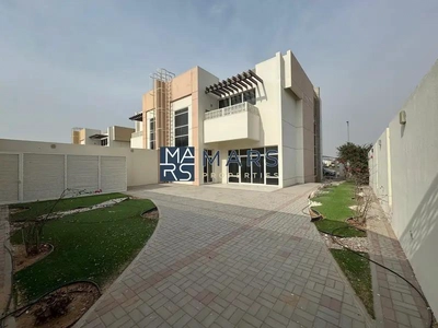 | Luxerious 4 Bedroom Villa | Big Garden |-0
