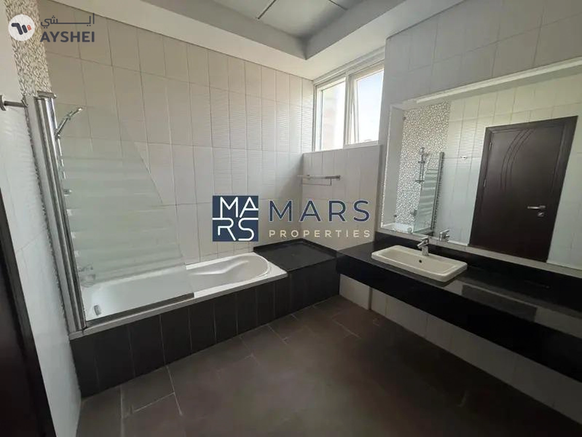 | Luxerious 4 Bedroom Villa | Big Garden |-9-9