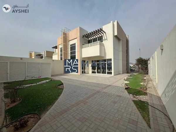 | Luxerious 4 Bedroom Villa | Big Garden |