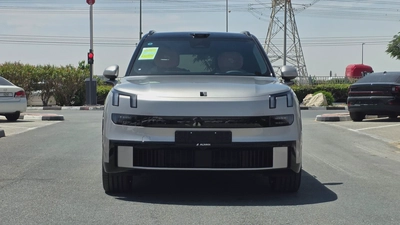 Lynk & Co 900 (Silver)-2