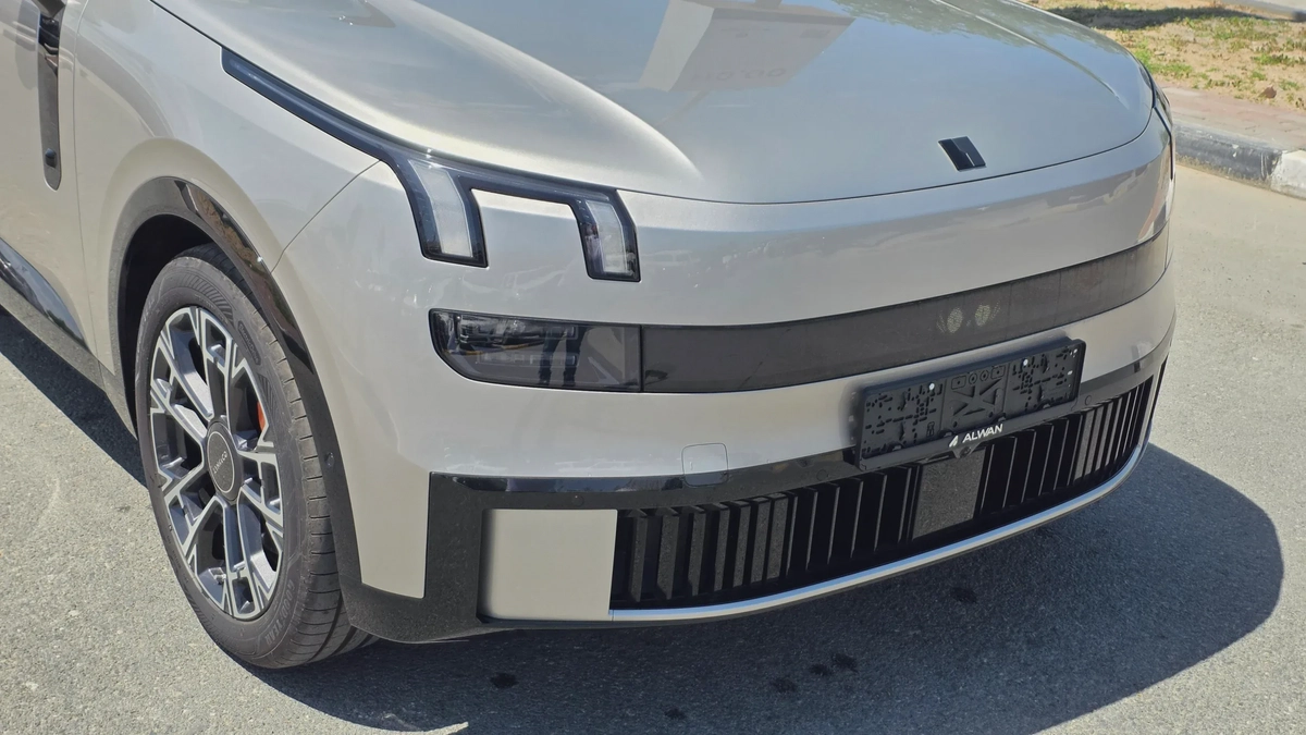 Lynk & Co 900 (Silver)-1-1
