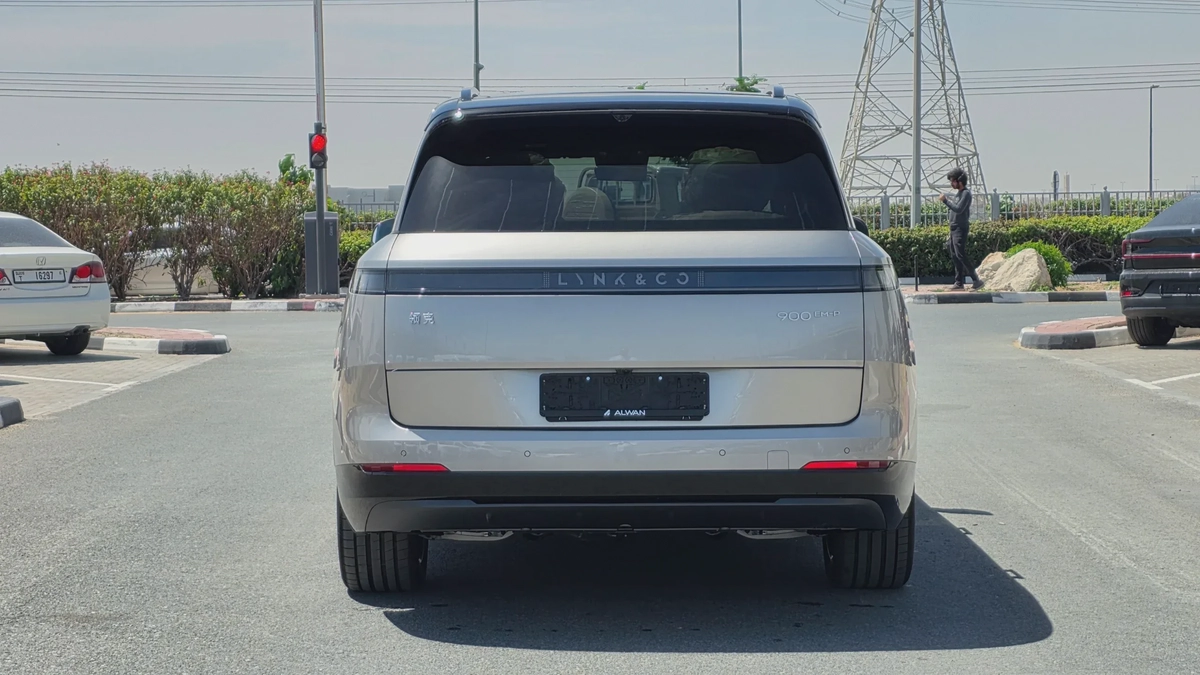 Lynk & Co 900 (Silver)-9-9