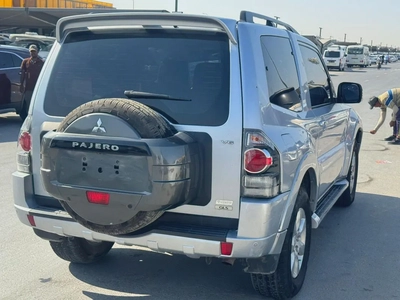 Mitsubishi Pajero 2016 silver color GCC calen car-6