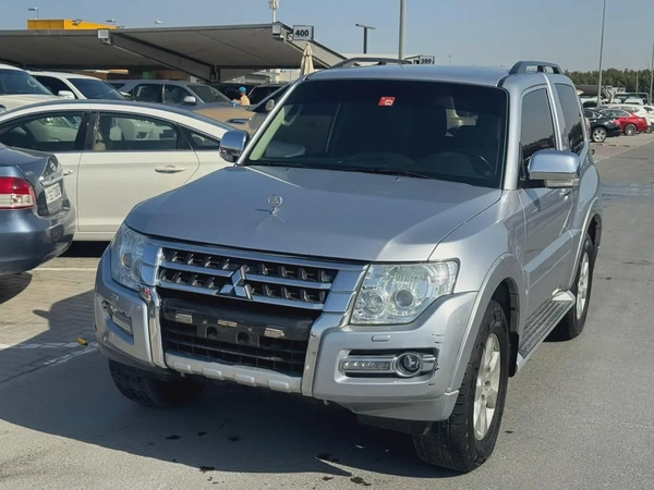 Mitsubishi Pajero 2016 silver color GCC calen car