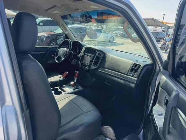 Mitsubishi Pajero 2016 silver color GCC calen car