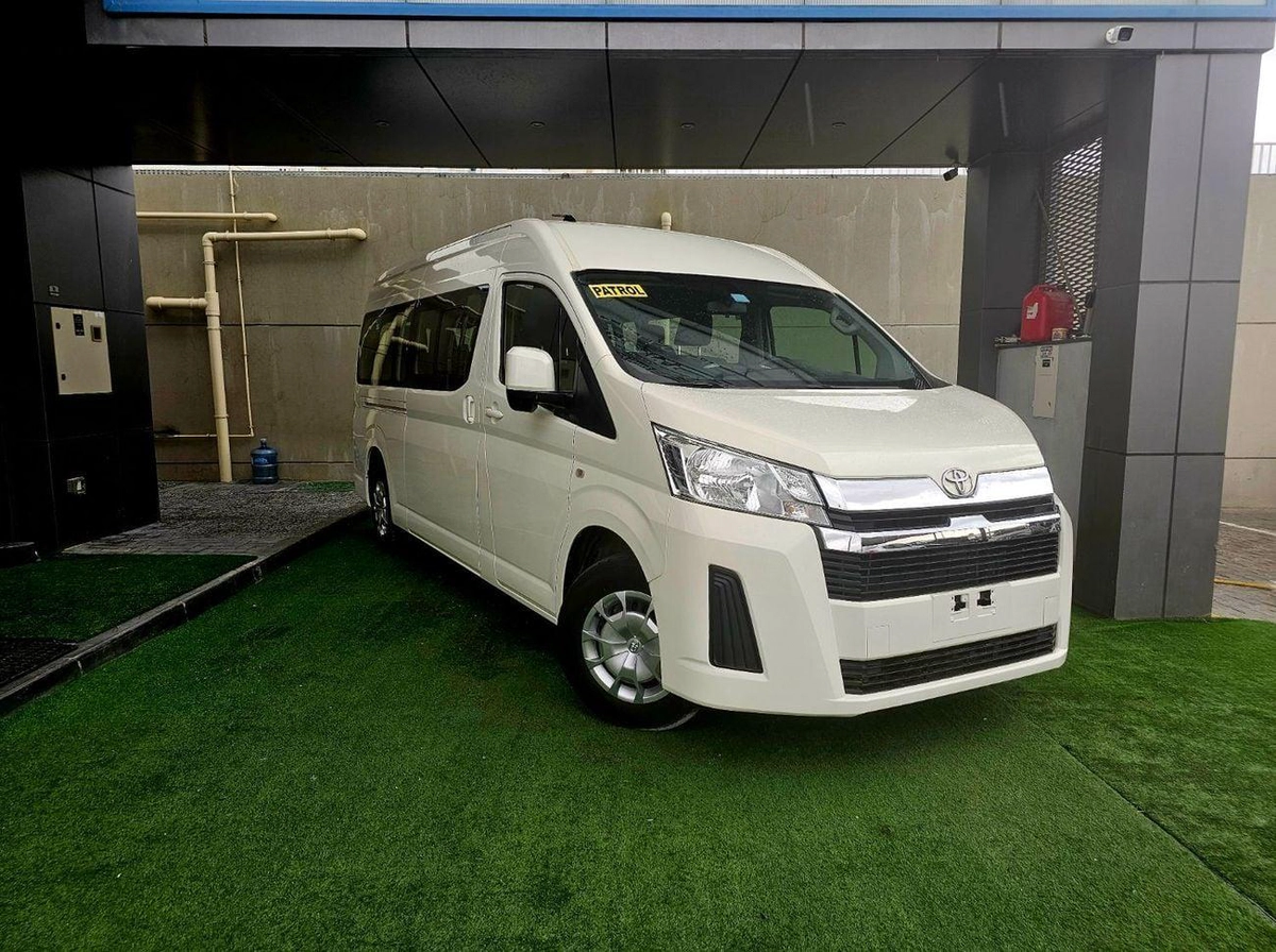 Toyota Hiace GL PASSENGER/ PATROL MANUAL/ 3.5 V6/ LOW MILEAGE-2-2