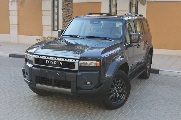 TOYOTA PRADO 2024-GXR-60000KM-GCC SPECS-UNDER WARRANTY  SERVICE
