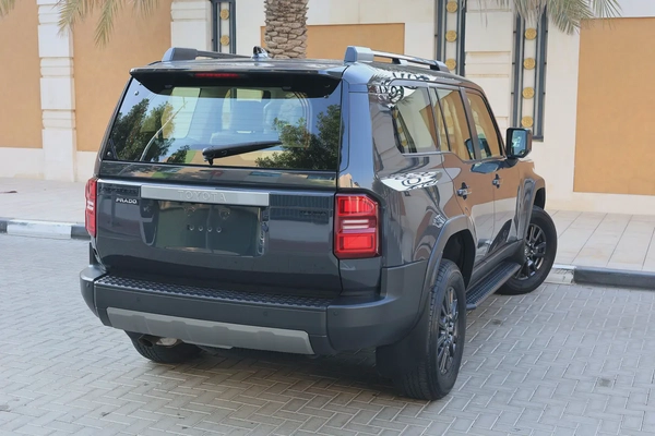 TOYOTA PRADO 2024-GXR-60000KM-GCC SPECS-UNDER WARRANTY  SERVICE