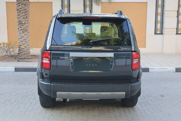 TOYOTA PRADO 2024-GXR-60000KM-GCC SPECS-UNDER WARRANTY  SERVICE