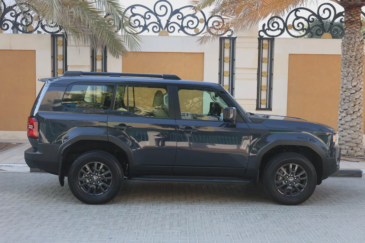 TOYOTA PRADO 2024-GXR-60000KM-GCC SPECS-UNDER WARRANTY  SERVICE-8-8