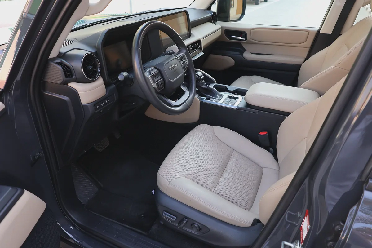 TOYOTA PRADO 2024-GXR-60000KM-GCC SPECS-UNDER WARRANTY  SERVICE-11-11