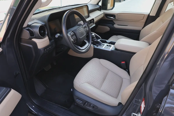 TOYOTA PRADO 2024-GXR-60000KM-GCC SPECS-UNDER WARRANTY  SERVICE