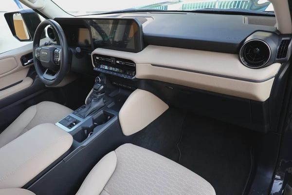 TOYOTA PRADO 2024-GXR-60000KM-GCC SPECS-UNDER WARRANTY  SERVICE