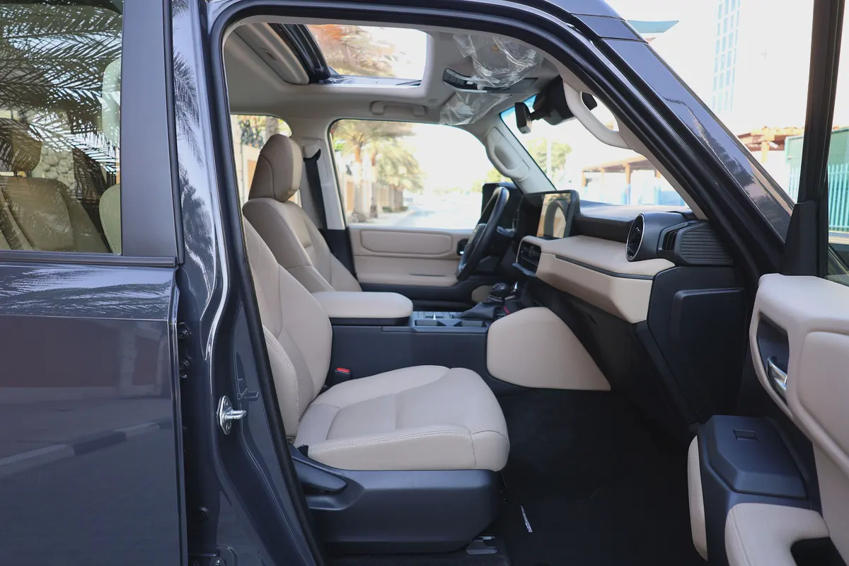 TOYOTA PRADO 2024-GXR-60000KM-GCC SPECS-UNDER WARRANTY  SERVICE-16-16