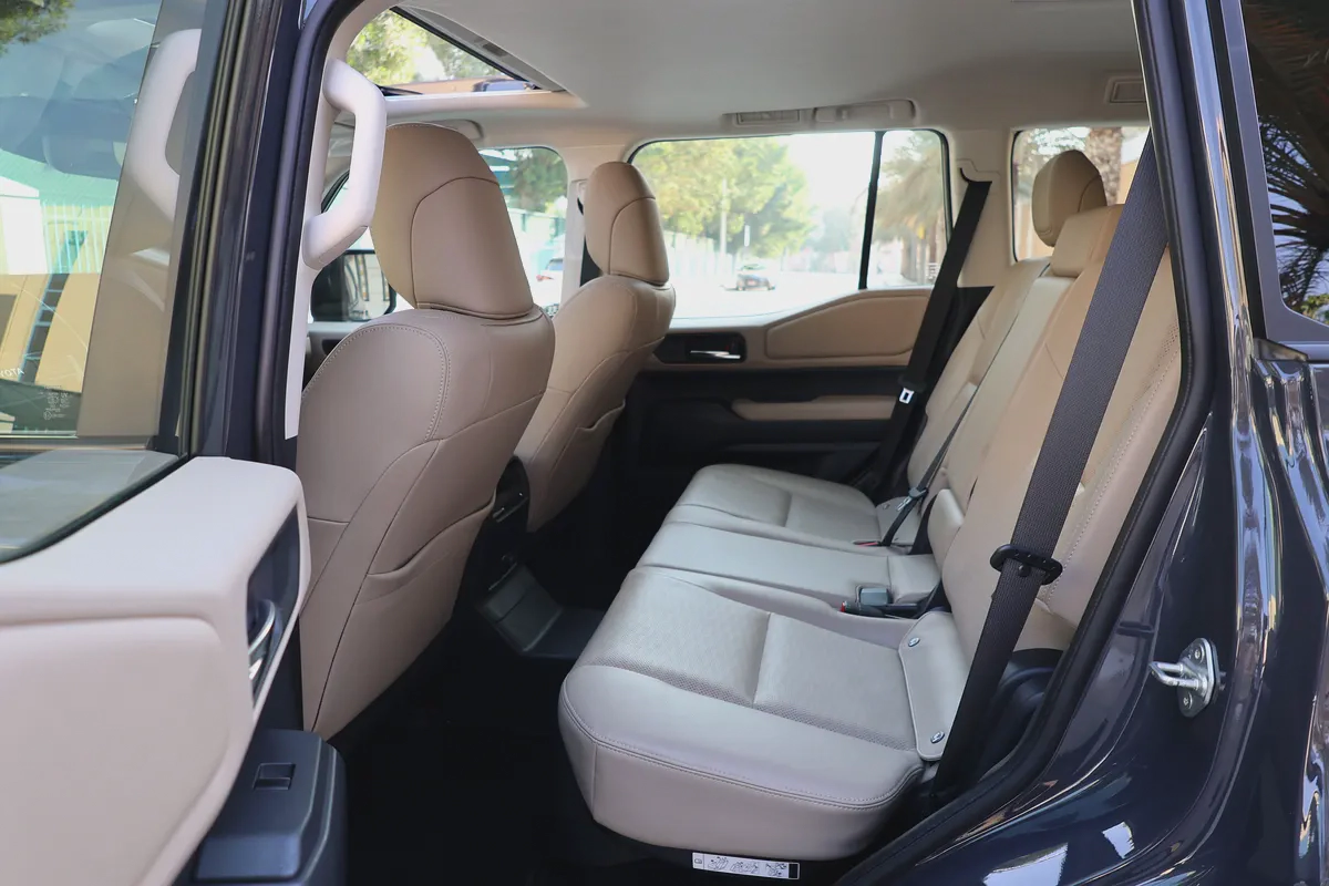 TOYOTA PRADO 2024-GXR-60000KM-GCC SPECS-UNDER WARRANTY  SERVICE-18-18