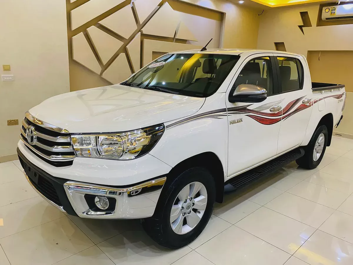 Toyota Hilux SR5 2020 GCC Specs - Excellent Condition-12-12