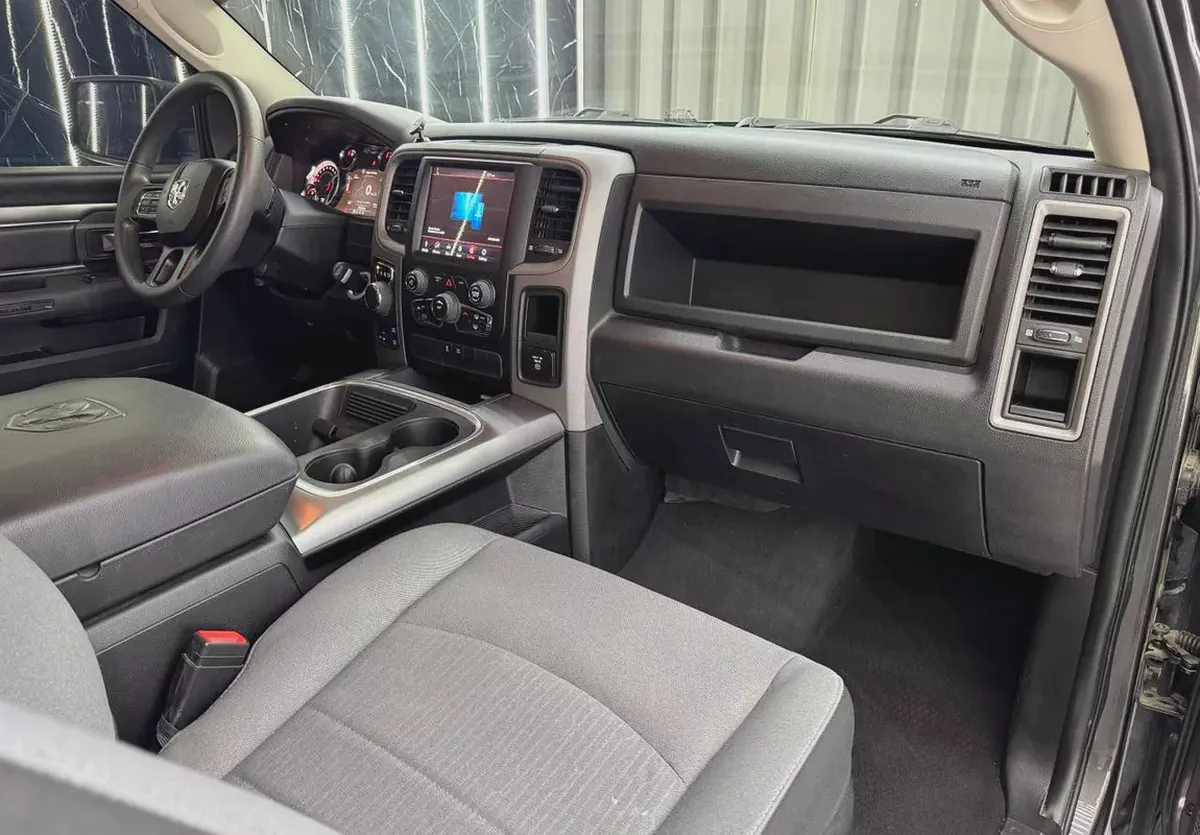 Dodge Ram 1500 | HEMI 5.7 L V8 VVT | GCC | Original Paint | Full service History-9-9