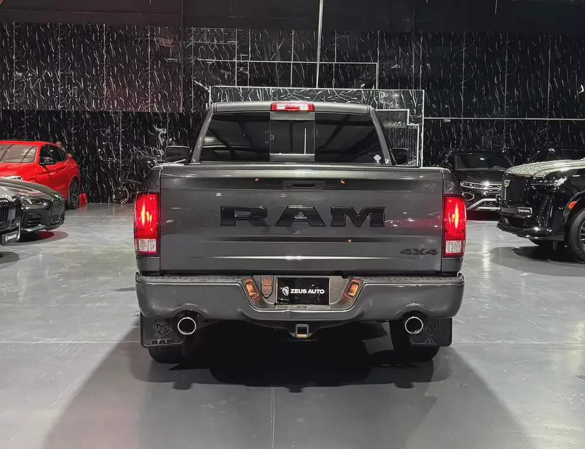 Dodge Ram 1500 | HEMI 5.7 L V8 VVT | GCC | Original Paint | Full service History-7-7