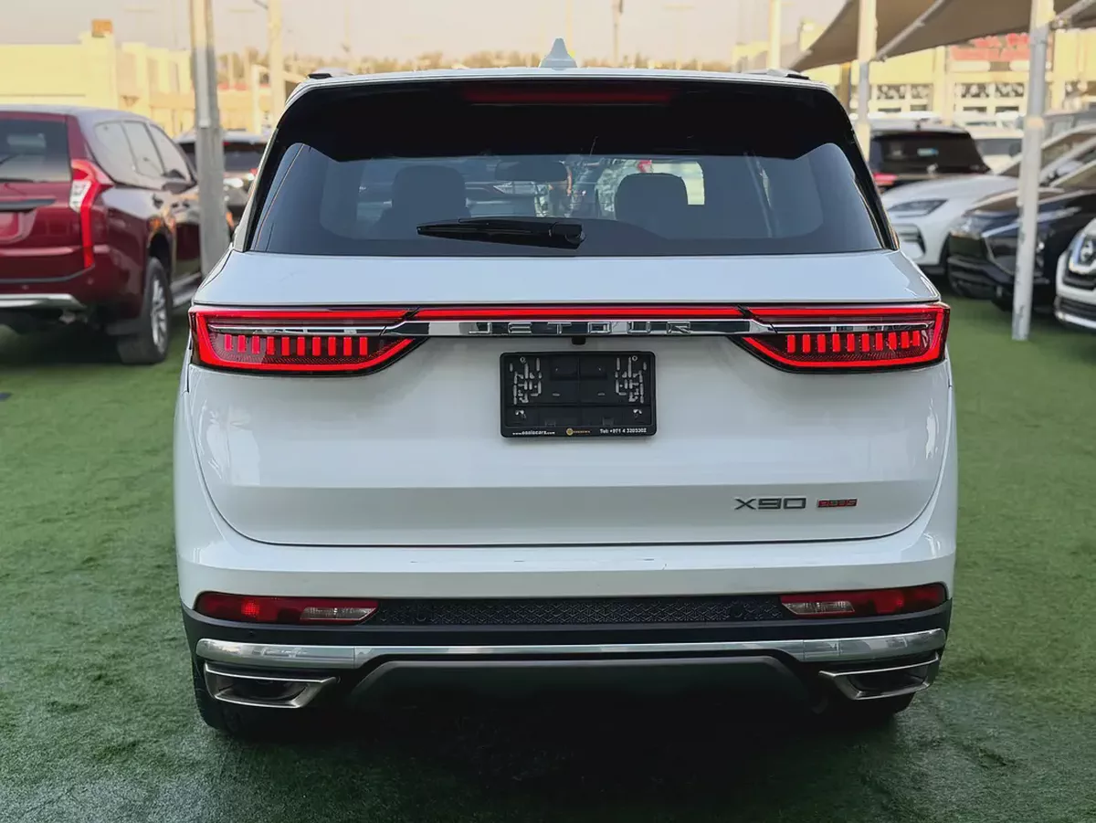 Jetour X90 Plus—2.0T —Luxury 2023 —GCC —Low Mileage— UNDERWarrant—EXCELLENT CONDITIONS-3-3