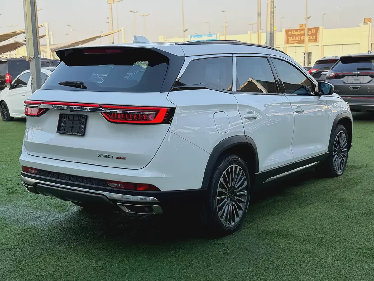 Jetour X90 Plus—2.0T —Luxury 2023 —GCC —Low Mileage— UNDERWarrant—EXCELLENT CONDITIONS-4-4