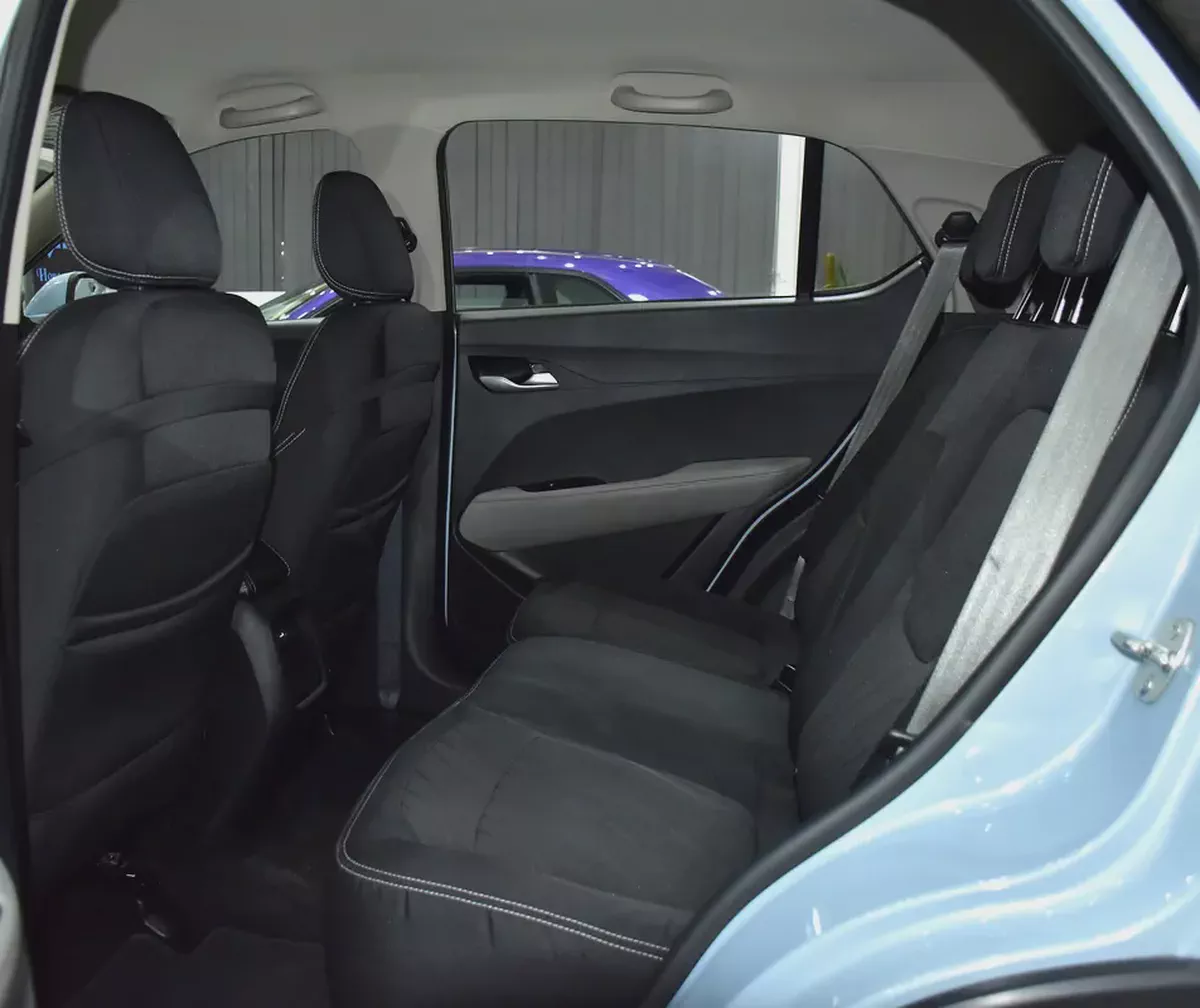 AED 823 EMi at 0% DP | Chevrolet Groove LT ( 2023 Model ) in Blue Color GCC Specs-15-15