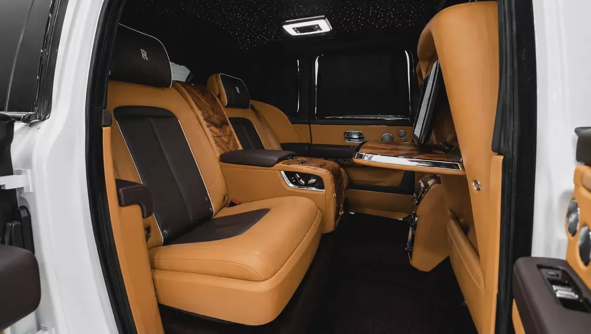2020 Rolls-Royce Cullinan Black Badge | GCC Specs | Ultra Luxury SUV-12-12