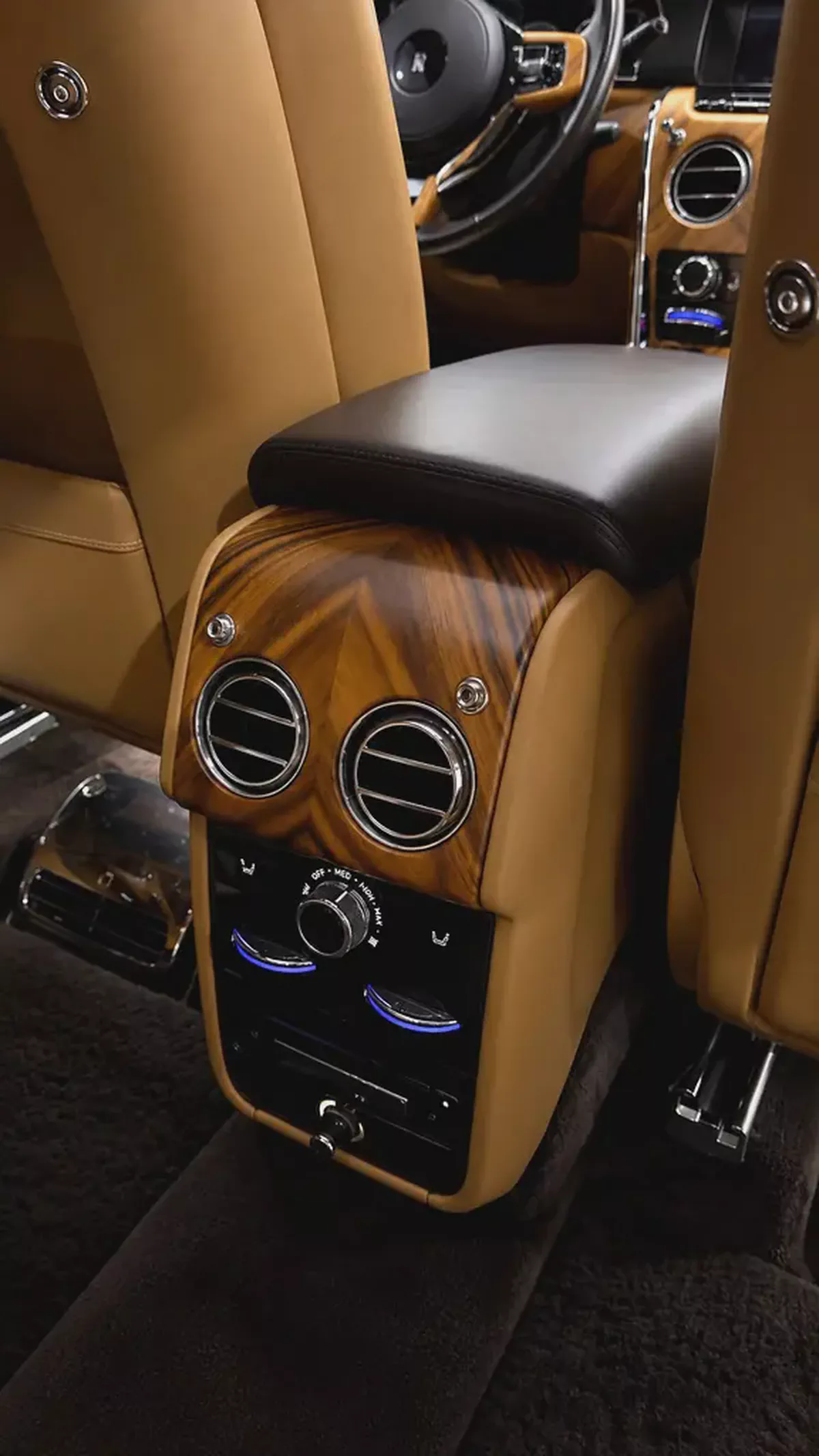 2020 Rolls-Royce Cullinan Black Badge | GCC Specs | Ultra Luxury SUV-15-15