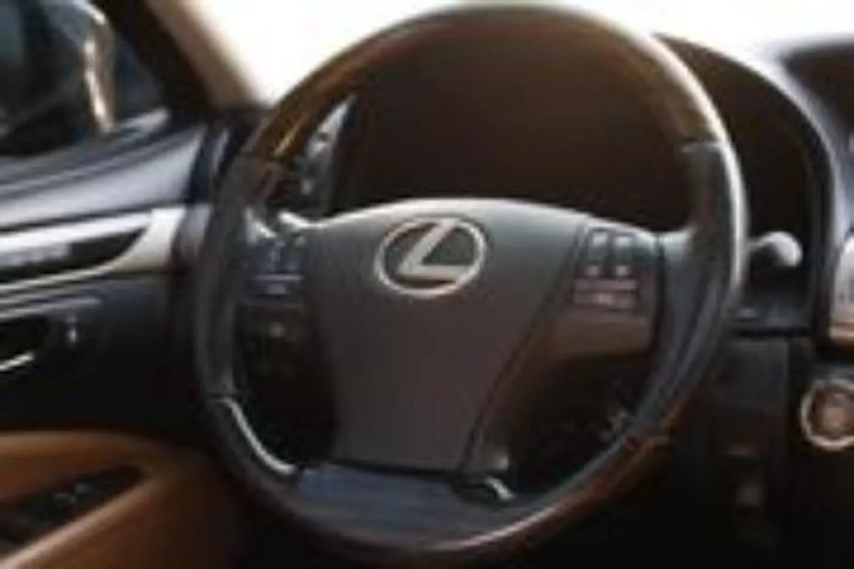 Used Lexus LS 460 4 door 4.6L SWB 2014-1-1