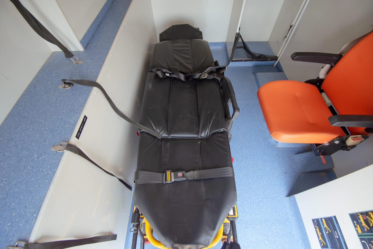 Ambulance Box with Full Equipment for Land Cruiser Pickup-12-12
