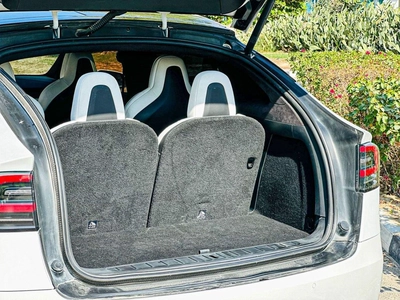 Tesla Model X Long Range (AWD)-10