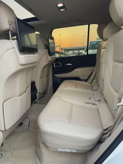 تويوتا لاند كلوزر VXR بدون تيربو Pristine Toyota Land Cruiser VXR 2022 | GCC Specs | Full Option-12