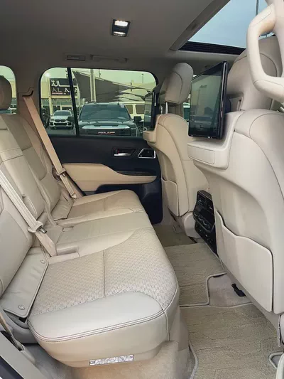 تويوتا لاند كلوزر VXR بدون تيربو Pristine Toyota Land Cruiser VXR 2022 | GCC Specs | Full Option-14
