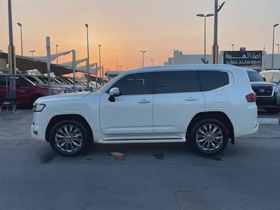 تويوتا لاند كلوزر VXR بدون تيربو Pristine Toyota Land Cruiser VXR 2022 | GCC Specs | Full Option-2