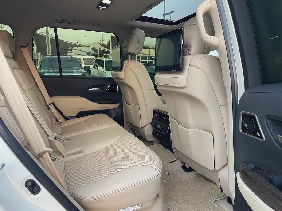 تويوتا لاند كلوزر VXR بدون تيربو Pristine Toyota Land Cruiser VXR 2022 | GCC Specs | Full Option-13-13