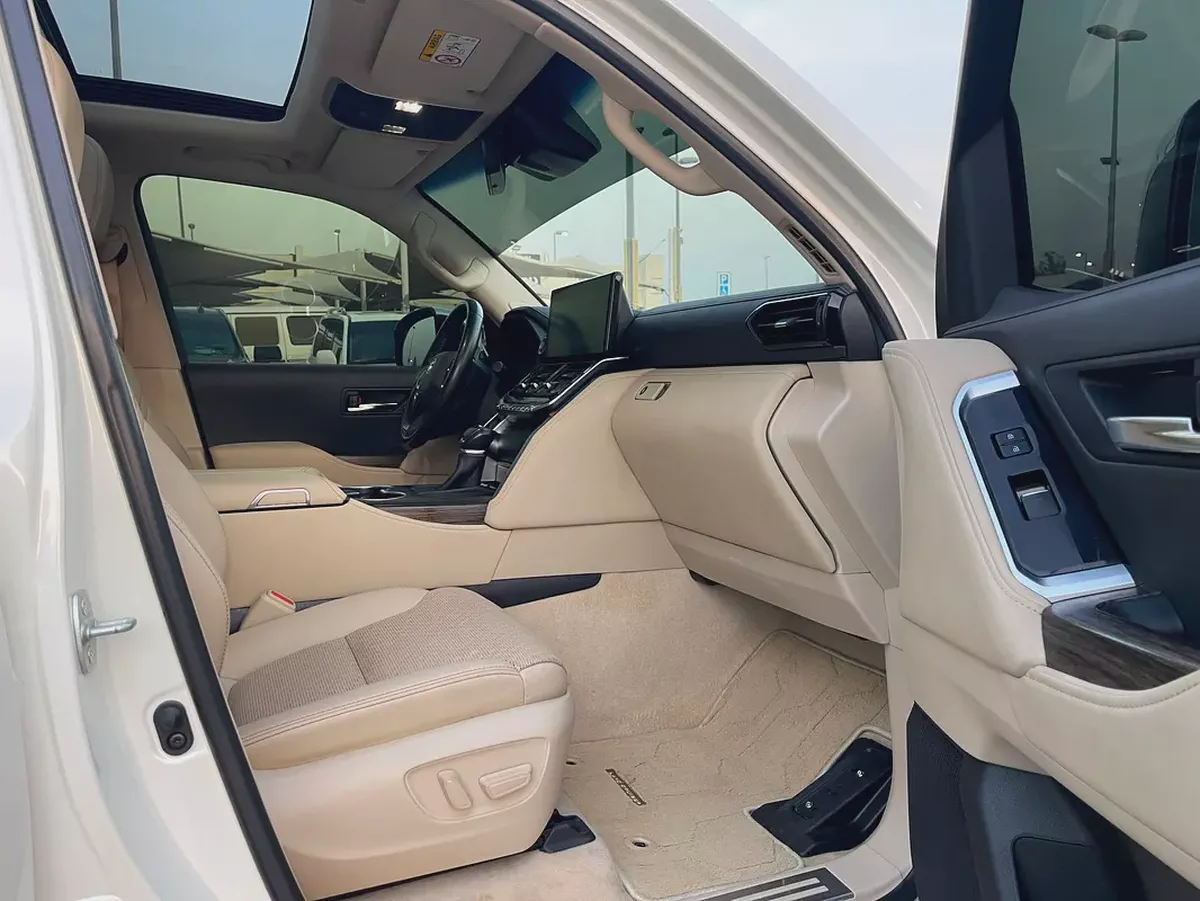 تويوتا لاند كلوزر VXR بدون تيربو Pristine Toyota Land Cruiser VXR 2022 | GCC Specs | Full Option-15-15