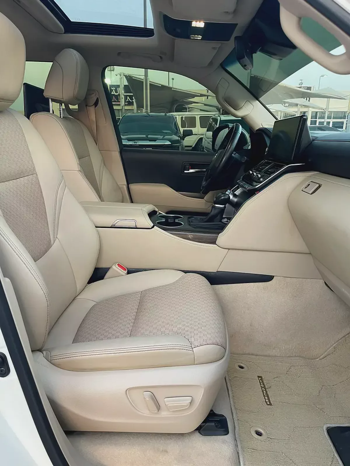 تويوتا لاند كلوزر VXR بدون تيربو Pristine Toyota Land Cruiser VXR 2022 | GCC Specs | Full Option-16-16