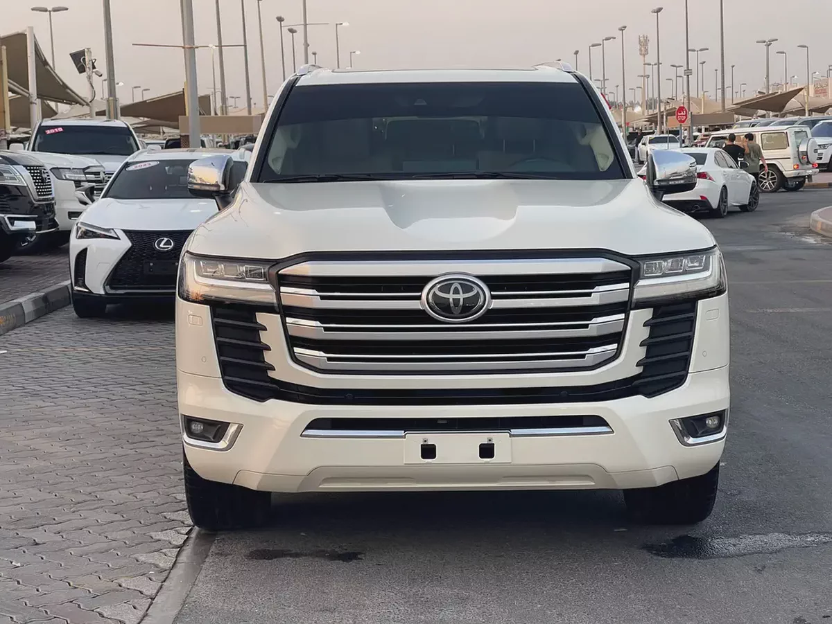 تويوتا لاند كلوزر VXR بدون تيربو Pristine Toyota Land Cruiser VXR 2022 | GCC Specs | Full Option